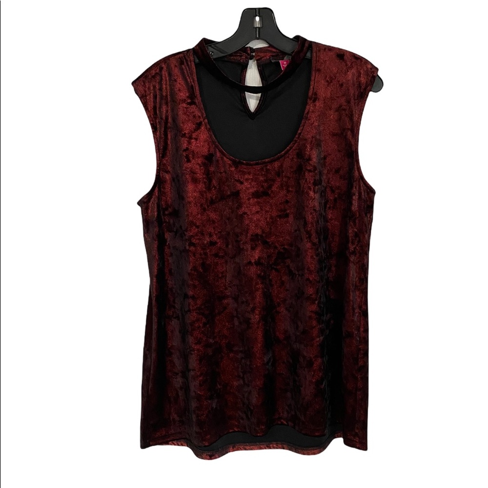VINCE CAMUTO RED METALLIC CRUSHED VELVET CHOKER TANK TOP